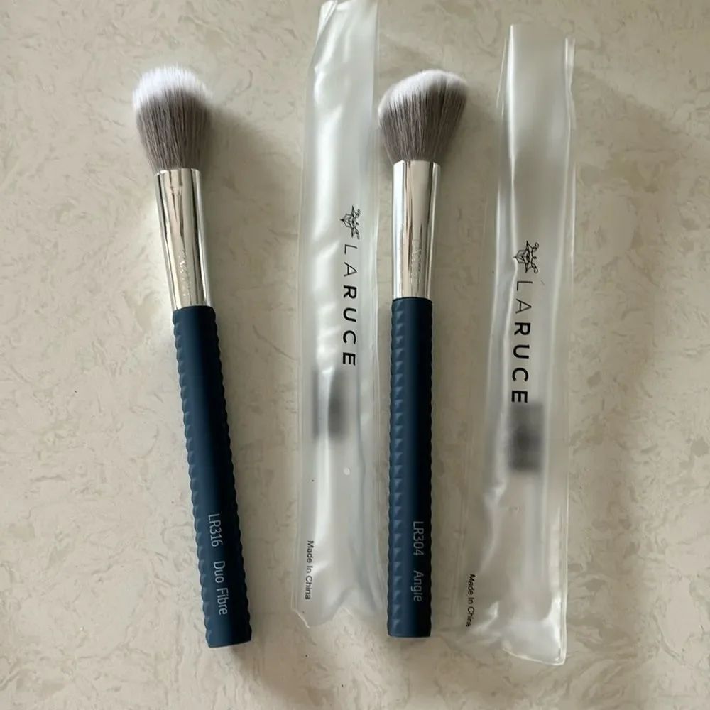 Laruce makeup brushes - set ofโtwoโbrandโnew